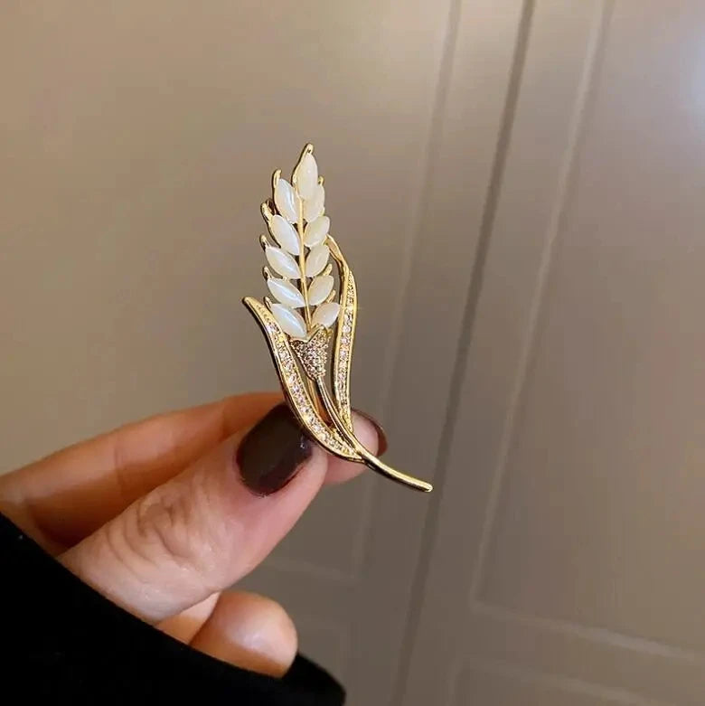 Fashion Crystal Red Cherry Brooches For Women Clothing Cute Alloy Crystal Fruit Enamel Pins Party Jewelry Gifts