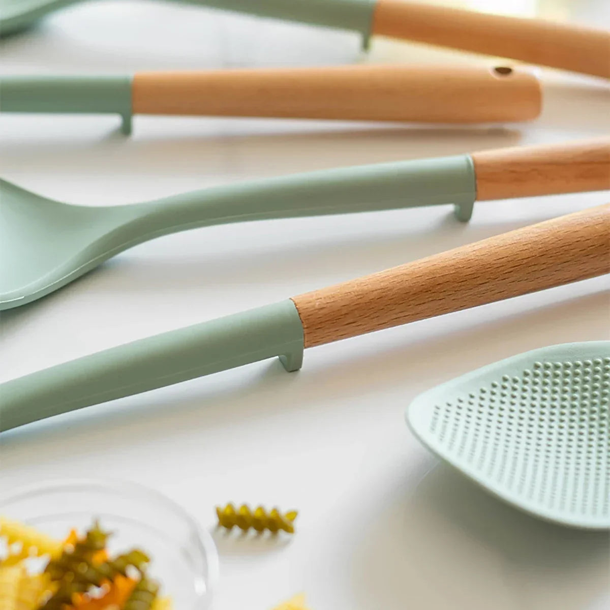 Silicone Kitchen Utensils Set Wooden Handle Non-stick Spatula Cookware Set Fried Shovel Leaky Spoon Rice Spoon Kitchen Tool Sets