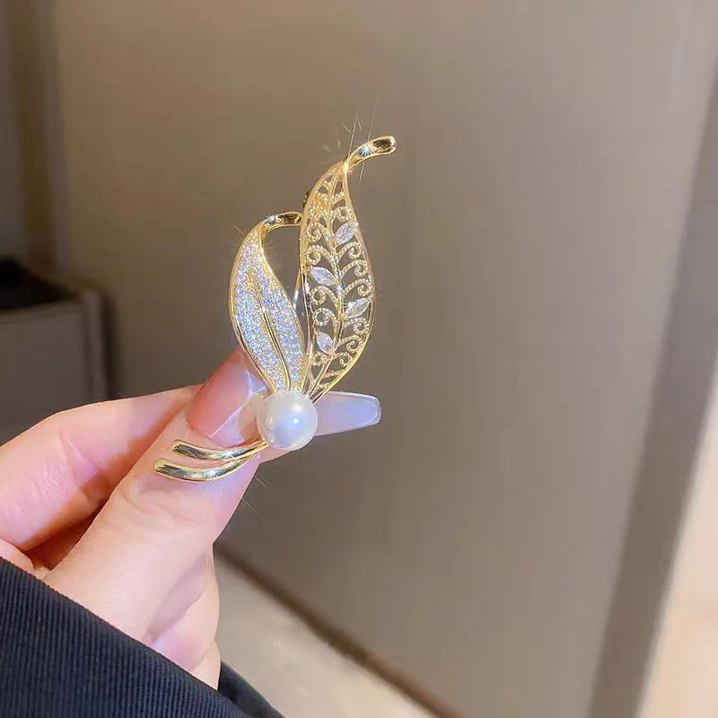 Fashion Crystal Red Cherry Brooches For Women Clothing Cute Alloy Crystal Fruit Enamel Pins Party Jewelry Gifts