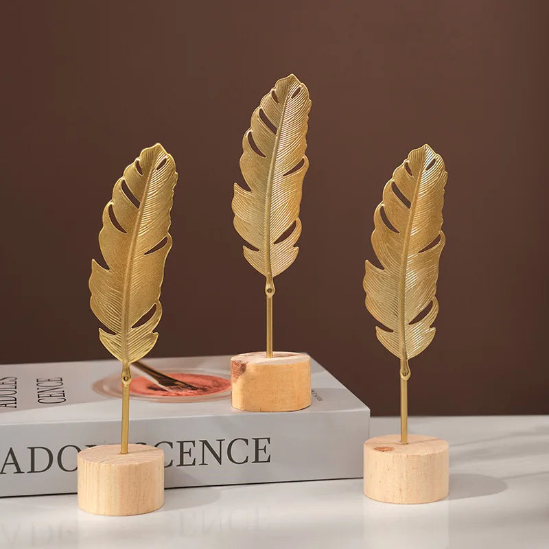 1pcs Golden Ginkgo Leaf Feather Metal Model Figurines Manual Desktop Crafts Ornaments Photo Props Statues Sculptures Home Decor