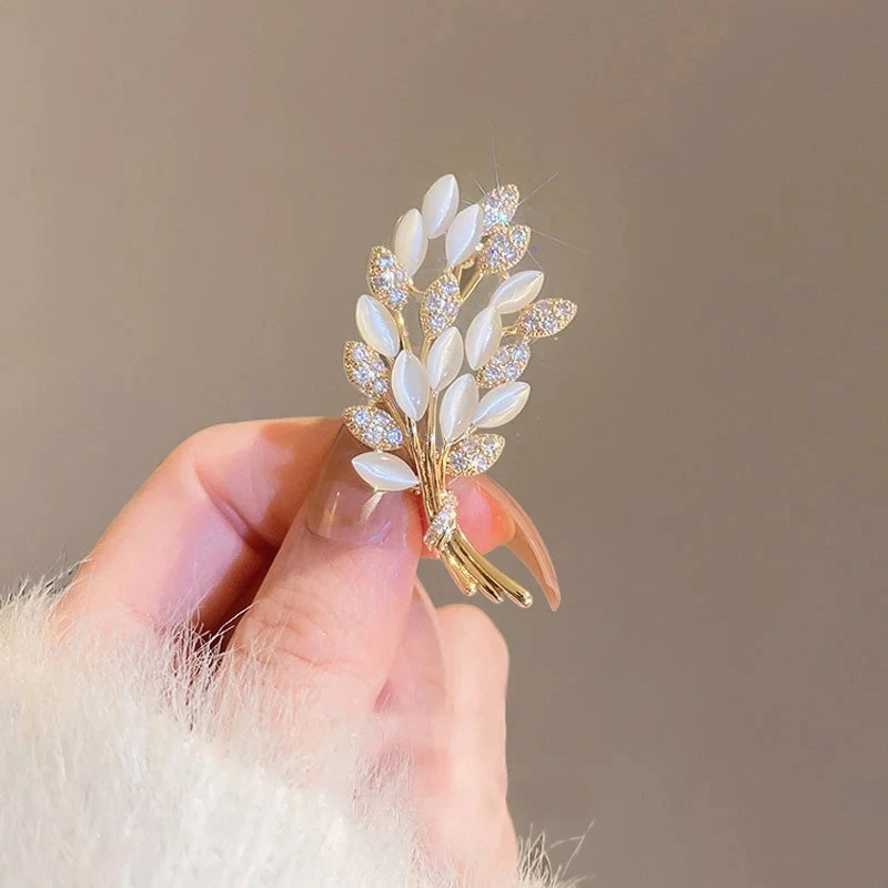 Fashion Crystal Red Cherry Brooches For Women Clothing Cute Alloy Crystal Fruit Enamel Pins Party Jewelry Gifts