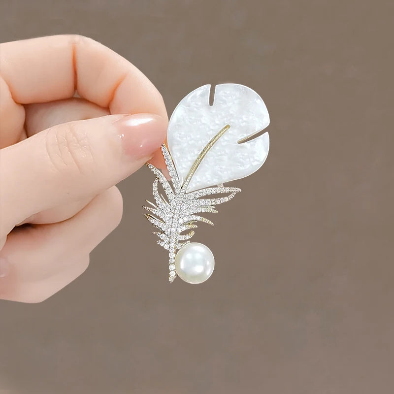 Fashion Crystal Red Cherry Brooches For Women Clothing Cute Alloy Crystal Fruit Enamel Pins Party Jewelry Gifts